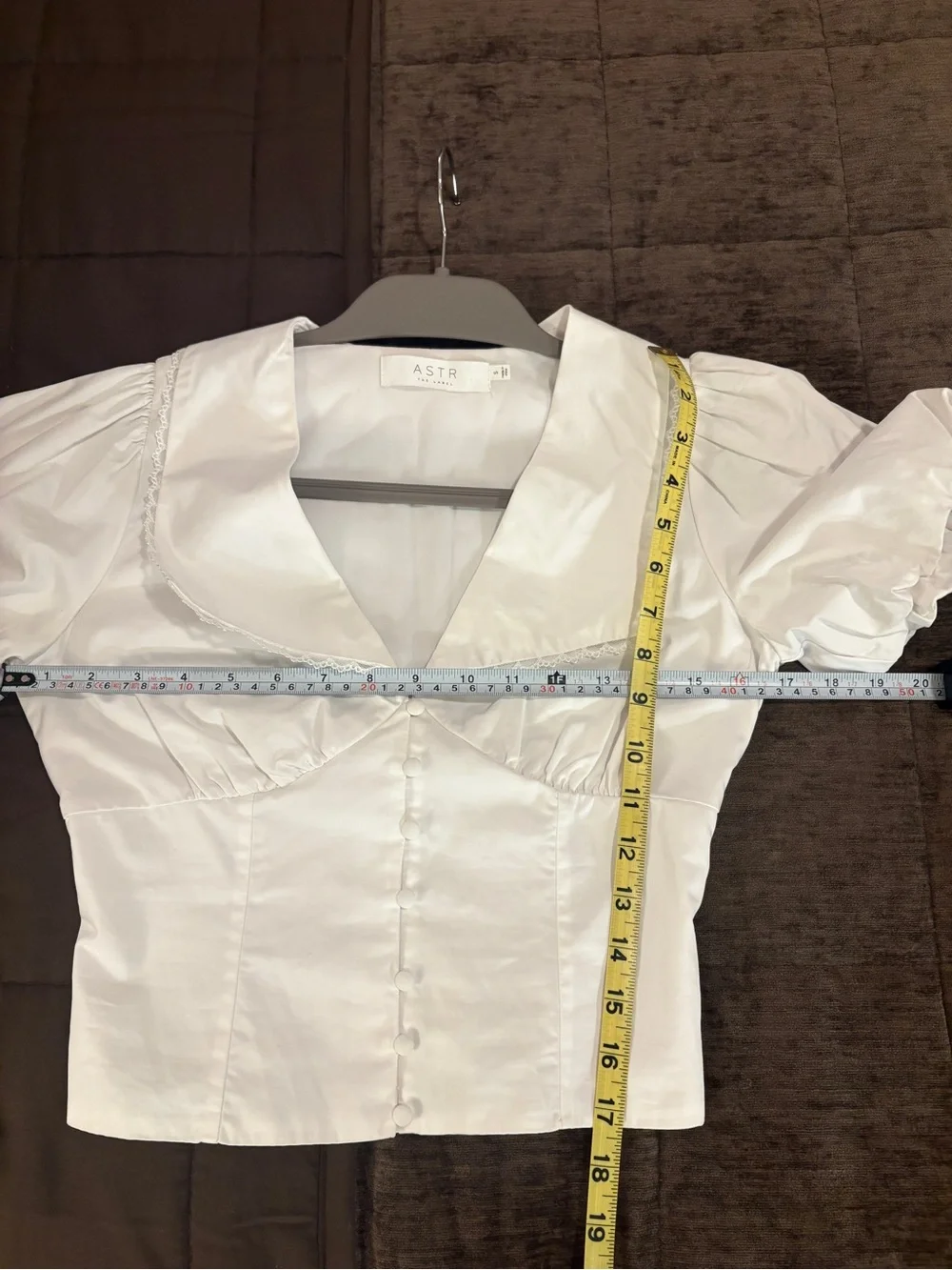 ASTR THE LABEL small White Puff Sleeve Button-Front Top
